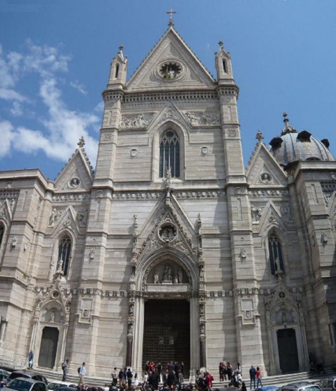 Case Vacanze " Il Duomo" Napoli Oda fotoğraf
